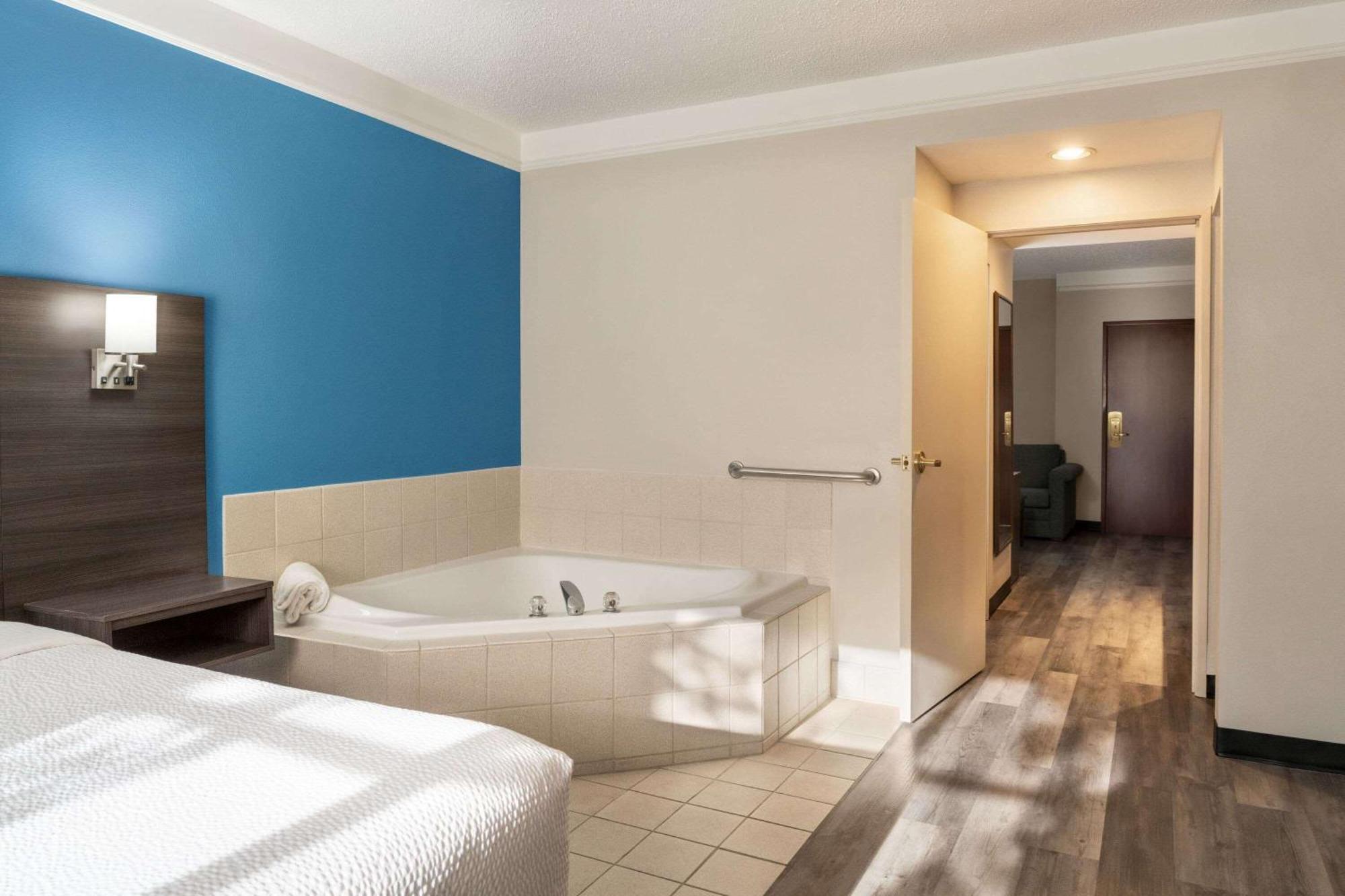 La Quinta By Wyndham Madison American Center Dış mekan fotoğraf